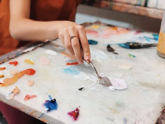 Palette knife white mixing paint